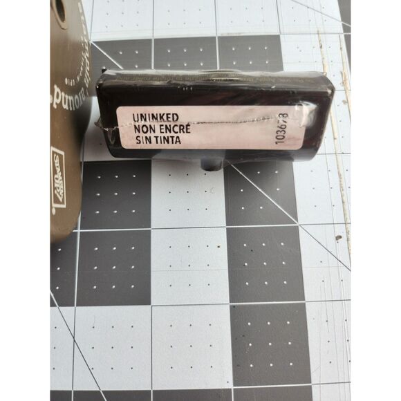 INVENTORY REDUCTION SALE. Stampin Around Daisies Stamp Roller w/uninked Pads B19 - Picture 3 of 3